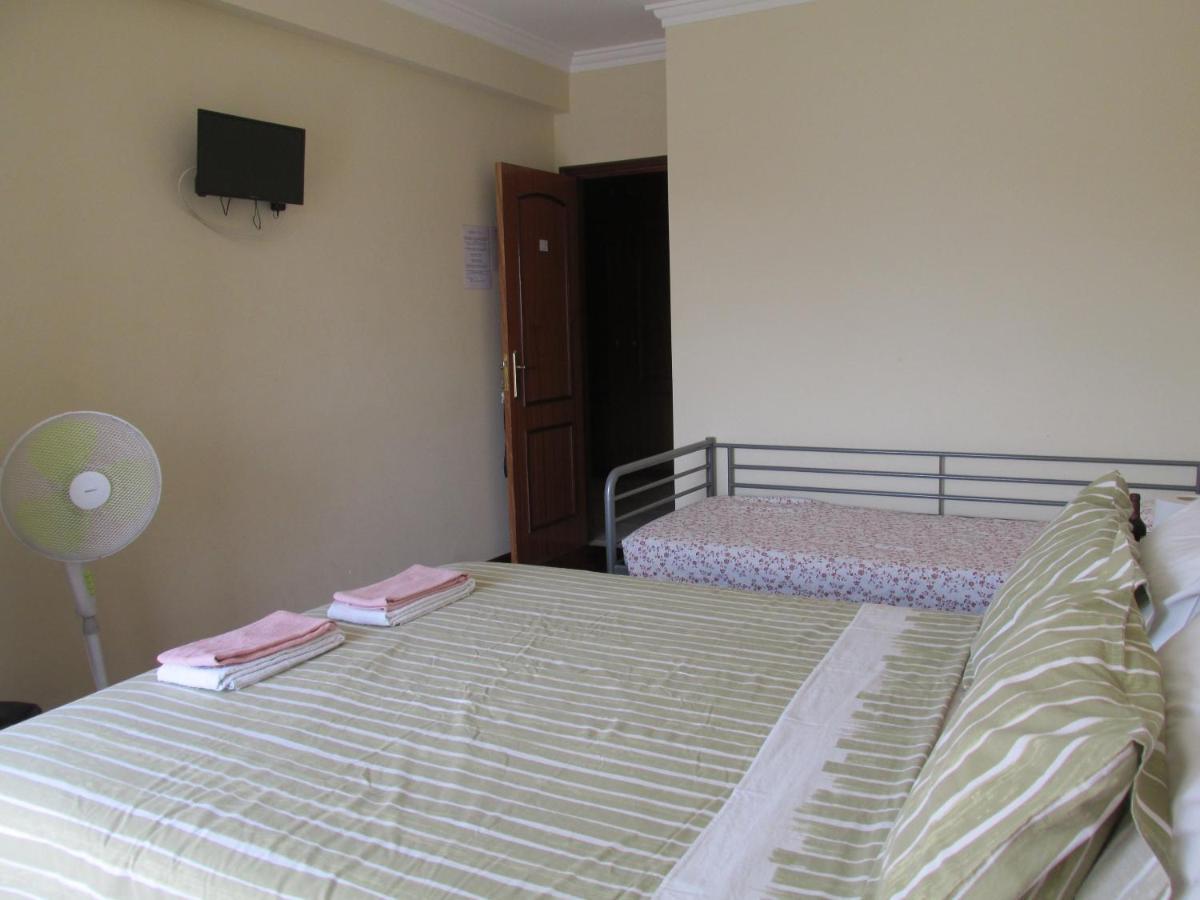 Homestay Marialva Park Seixal  Buitenkant foto