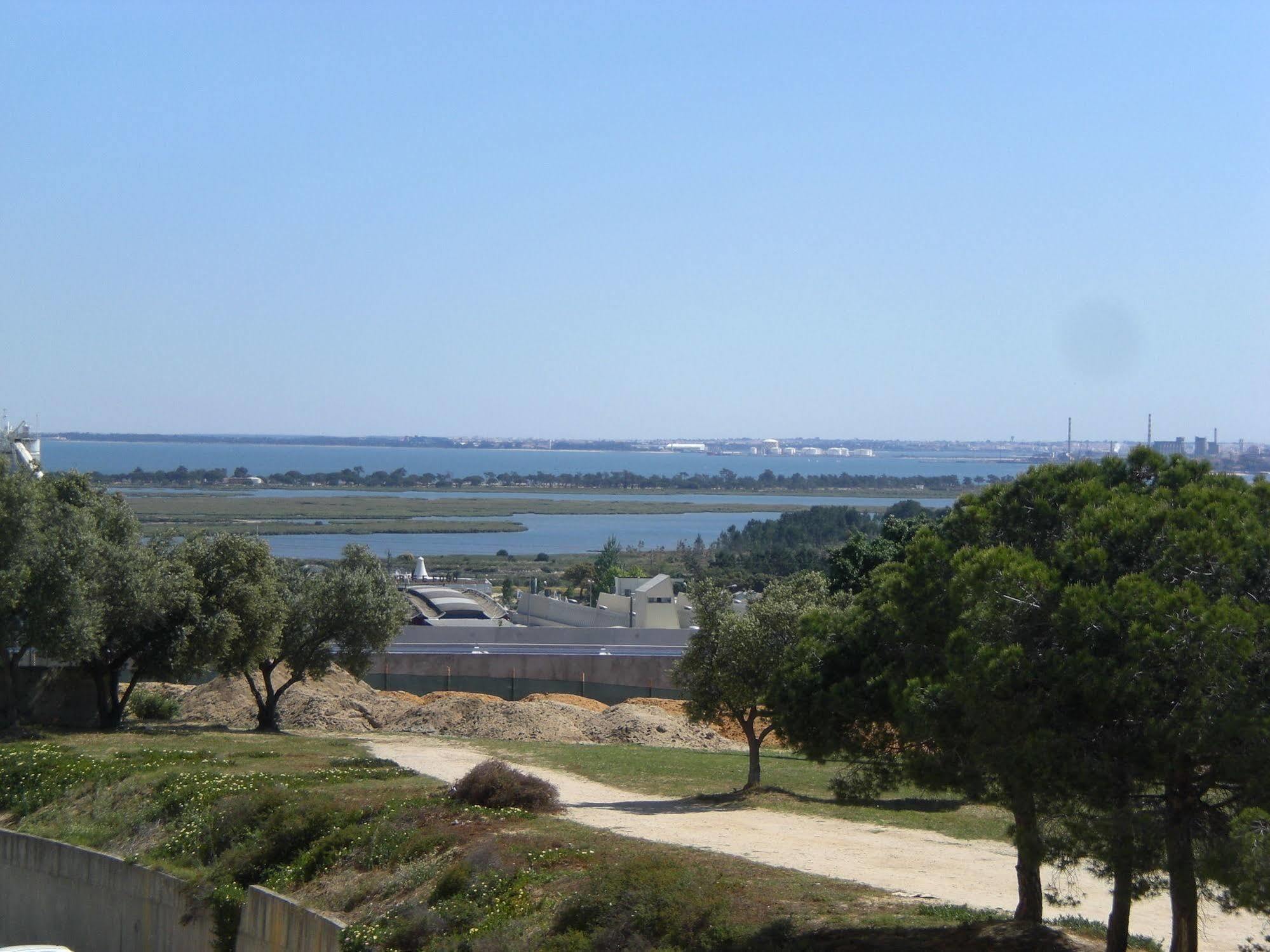 Homestay Marialva Park Seixal  Buitenkant foto