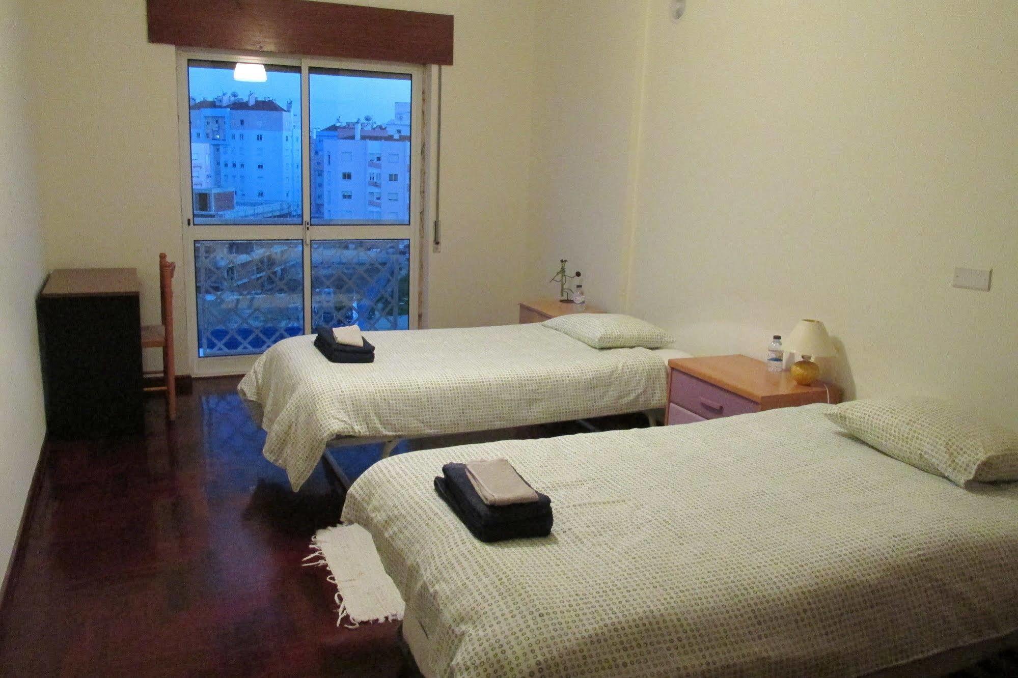 Homestay Marialva Park Seixal  Buitenkant foto