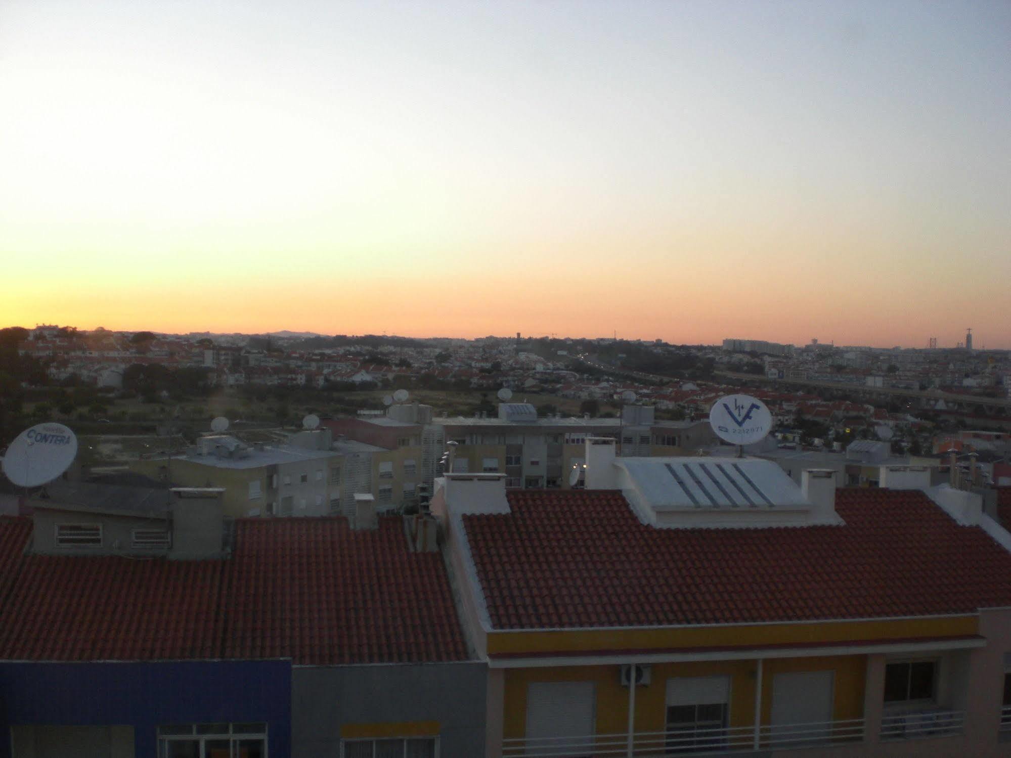 Homestay Marialva Park Seixal  Buitenkant foto