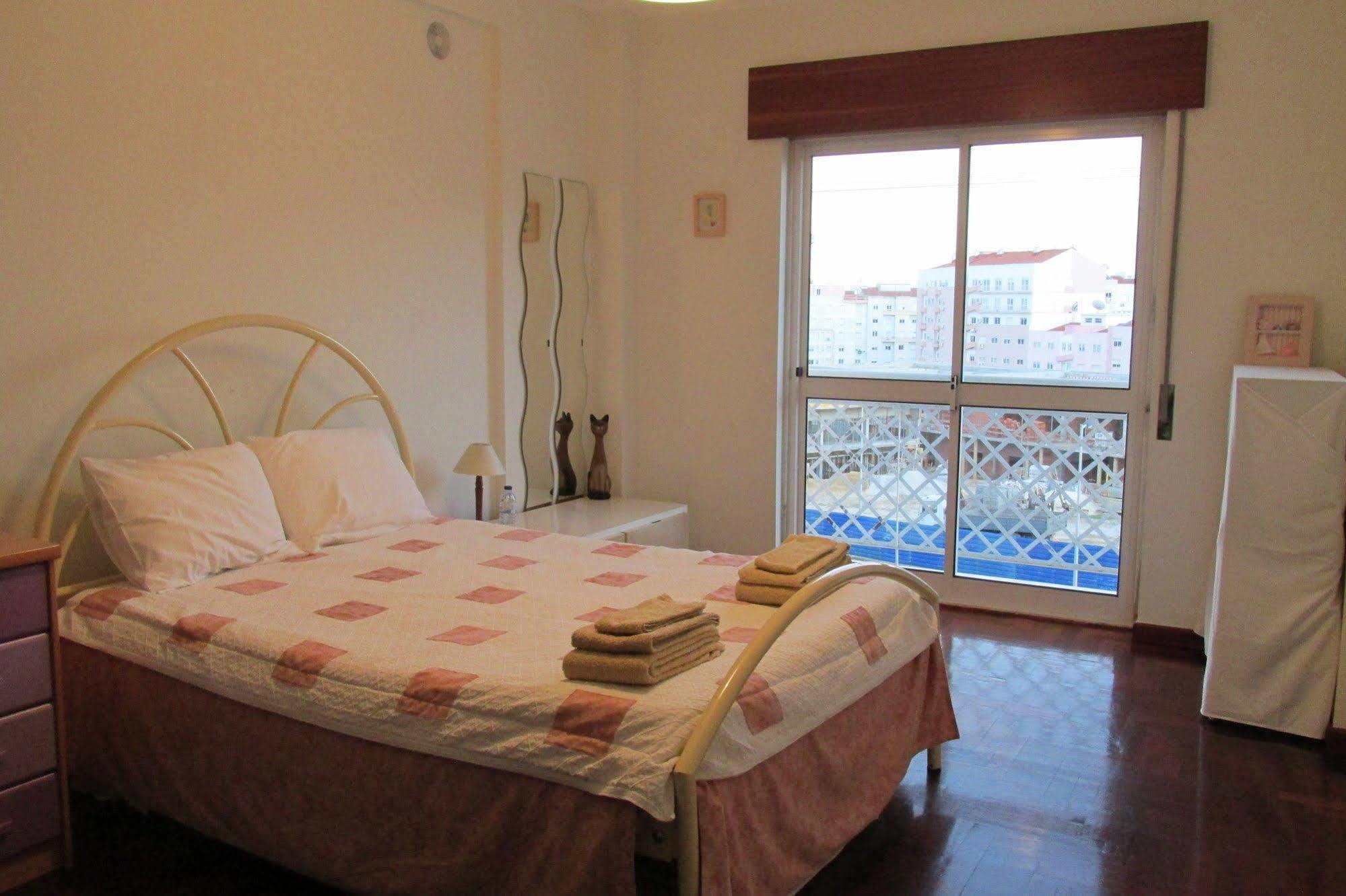 Homestay Marialva Park Seixal  Buitenkant foto